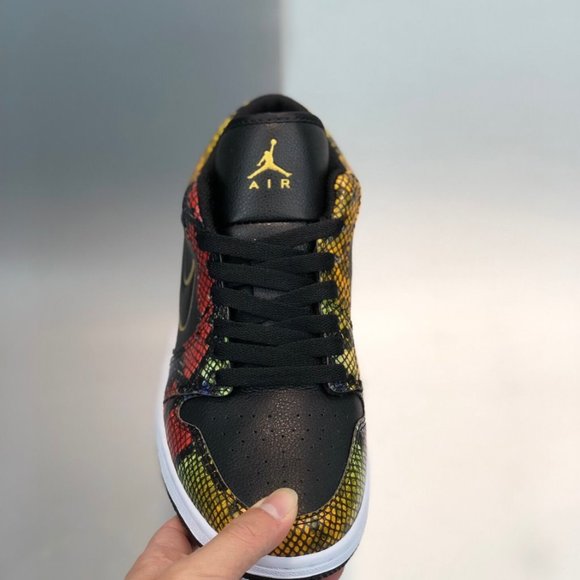 Athletic_Shoes